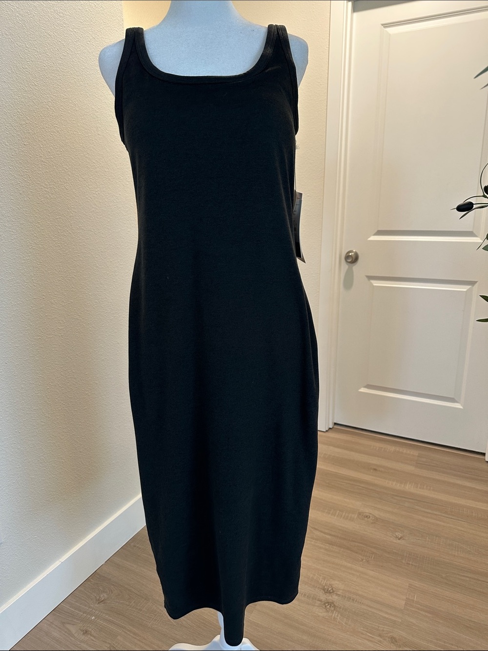 Vuori Black Sleeveless Midi Tank Dress